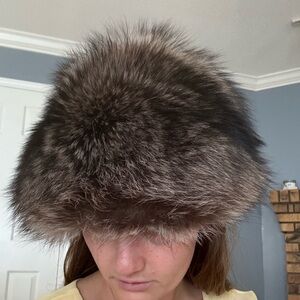 REAL FOX FUR HAT FOR WOMEN.  24.5 IN circumference.